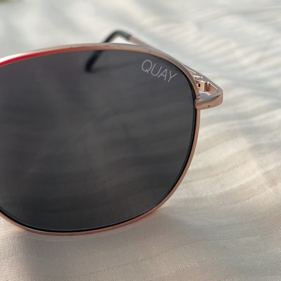 Quay Sunglasses - Picture 2 of 4